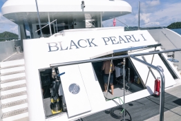Black-Pearl-Explorer-Equipement-room-01937