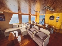 Black-Pearl-Explorer-Indoor-lounge-2194