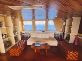 Black-Pearl-Explorer-Indoor-lounge-2195