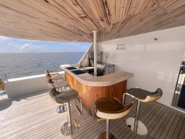 Black-Pearl-Explorer-Outdoor-bar-2199