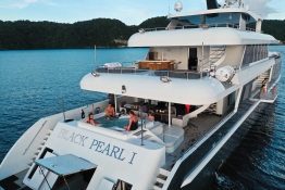 Black-Pearl-Explorer-Rear-Hot-tub-0377