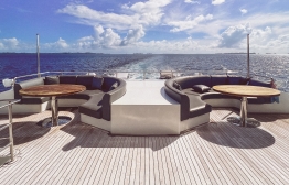 Black-Pearl-Explorer-Upper-deck-2200