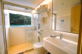 Black-Pearl-Explorer_DeLuxe-Oceanview-Stateroom-nbr-11-01097