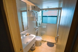 Black-Pearl-Explorer_DeLuxe-Oceanview-Stateroom-nbr-9-01109