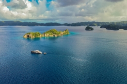 Black-Pearl-Explorer_Exterior-Landscape-0358