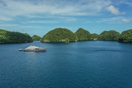 Black-Pearl-Explorer_Exterior-Landscape-0425