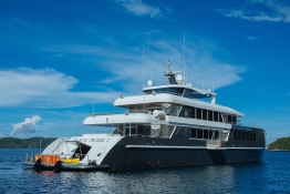 Black Pearl Explorer stern