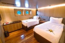 Black-Pearl-Explorer_standard-Lower-deck-cabin-nbr-3-01140