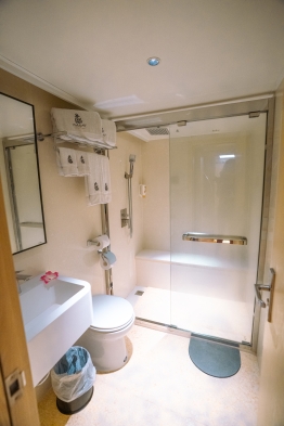 Black-Pearl-Explorer_standard-Lower-deck-cabin-nbr-6-01136