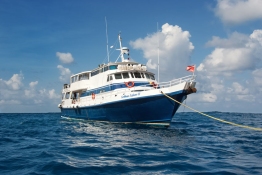 Vessel-on-water-bow-Caribbean-Explorer-2-Explorer-Ventures-Liveaboard-Diving
