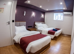 EmperorExplorer_Lower_Deck_cabins-1-8