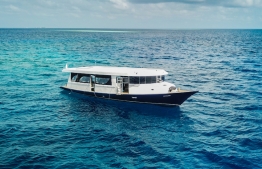 EmperorExplorer_diving_dhoni