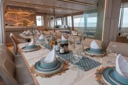 Humboldt Explorer_Dining-room-and-bar1