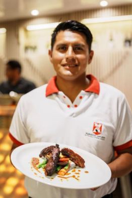 Humboldt Explorer_Staff-serving-food2