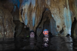 Black-Pearl-Explorer-Chandelier-Cave_People-Diving-01870