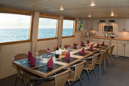 Dinner-Table-Turks-and-Caicos-Explorer-2-Explorer-Ventures-Liveaboard-Diving