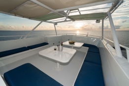 Fly-Bridge-Sunset-Turks-and-Caicos-Explorer-2-Explorer-Ventures-Liveaboard-Diving