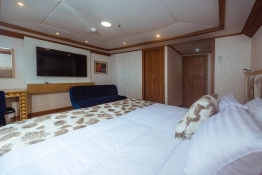 Tiburon-Explorer-lower-deck-cabin3