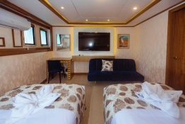 Tiburon-Explorer-lower-deck-cabin7