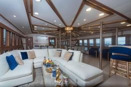 Tiburon-Explorer-indoor-lounge2