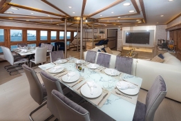 Tiburon-Explorer-indoor-dining2