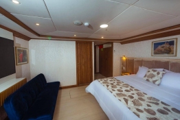 Tiburon-Explorer-lower-deck-cabin1