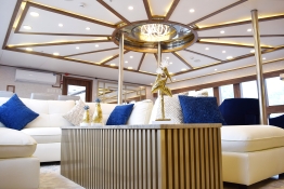 Tiburon-Explorer-indoor-lounge4
