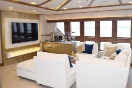 Tiburon-Explorer-indoor-lounge6