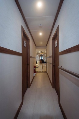 Tiburon-Explorer-main-deck-corridor2