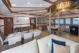 Tiburon-Explorer-indoor-lounge7