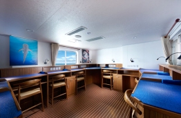 WhiteMantaExplorerCameraRoom