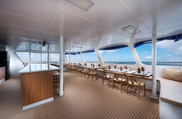 WhiteMantaExplorerOutdoorDining