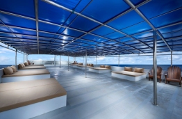 WhiteMantaExplorerSunDeck