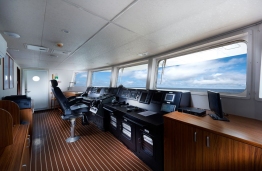 WhiteMantaExplorerWheelHouse