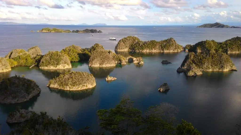 Raja Ampat, Misool & Triton Bay Itineraries | Explorer Ventures Fleet® Raja Ampat | Explorer Ventures Liveaboard Diving Fleet