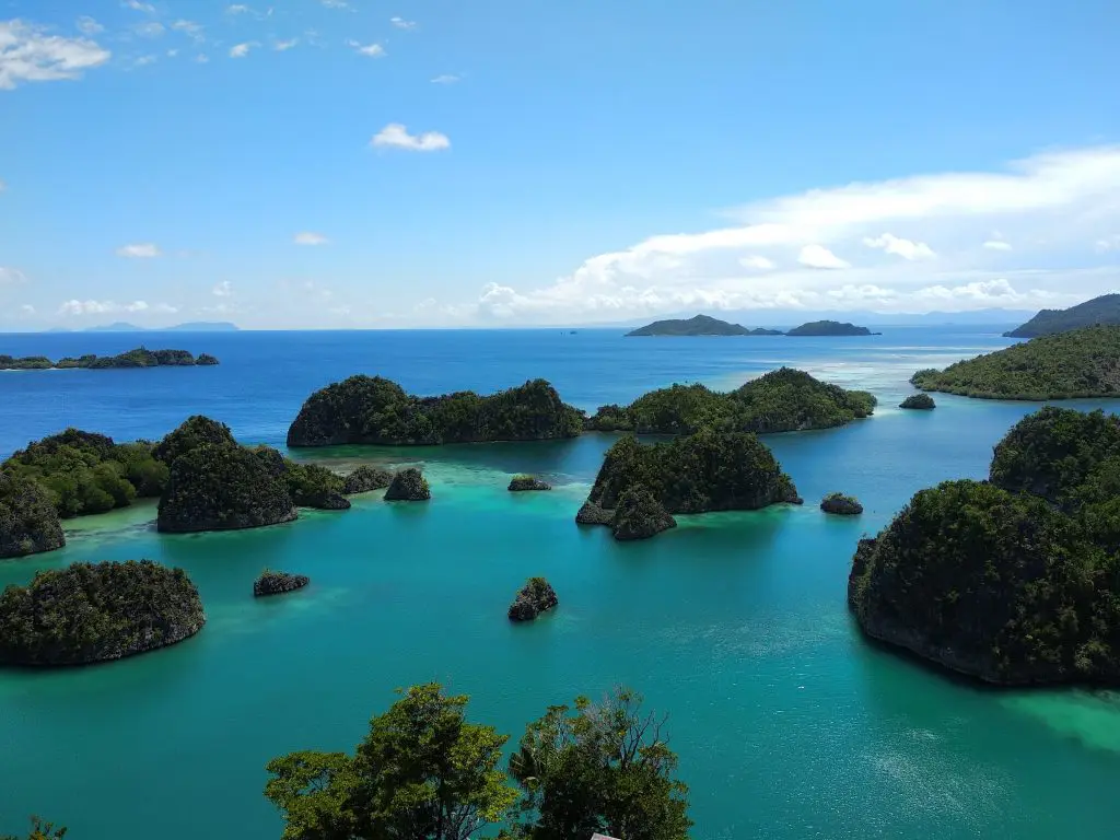 indonesia liveaboard itineraries