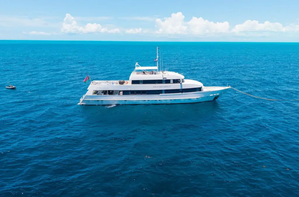 Turks & Caicos Explorer II Layout & Specifications | Explorer Ventures Fleet® Explorer Ventures Fleet - Turks & Caicos Explorer II Liveaboard Vessel - Derek Phillips