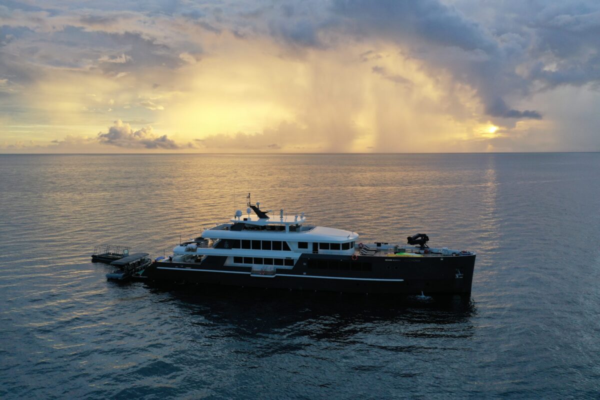 Black Pearl Explorer Exterior Photo